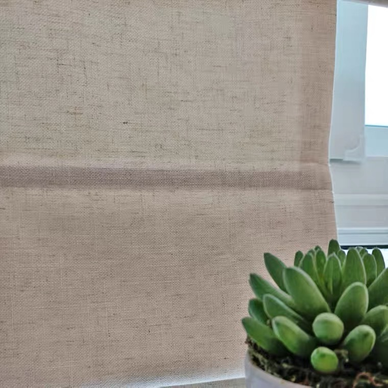 Cortinas romanas personalizadas para oscurecer la habitación