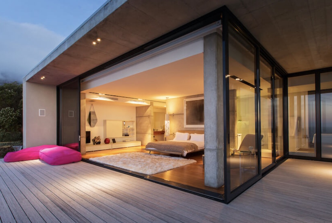 Mujer Viendo Netflix En Su Iphone En Casa En Chiang Mai PNG ,dibujos  Teléfono Inteligente, Gente, Película PNG Imagen para Descarga Gratuita |  Pngtree, image size:1090x732