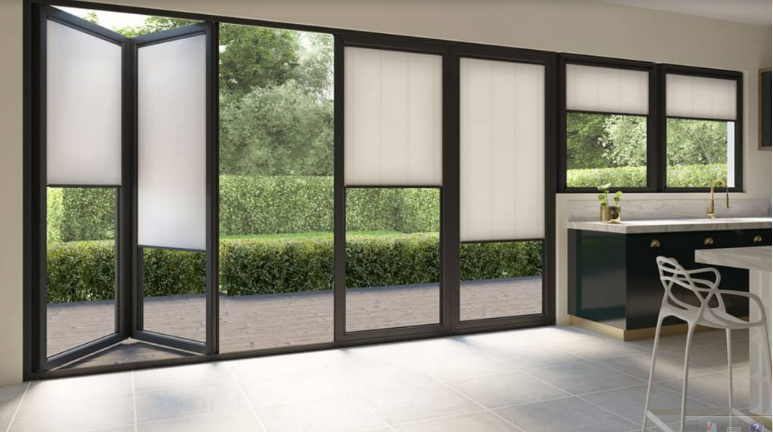 ¿Cómo elegir las persianas de ventana adecuadas para sus puertas plegables?