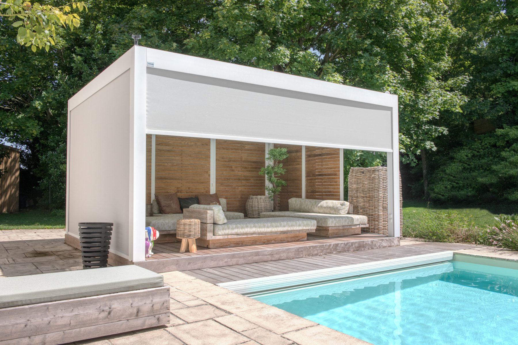 Transforme su patio con persianas enrollables