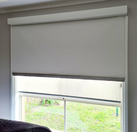 Blackout Dual Roller Shades con vías de riel laterales