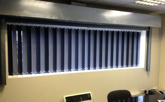 Persianas verticales para ventanas cortas en ancho